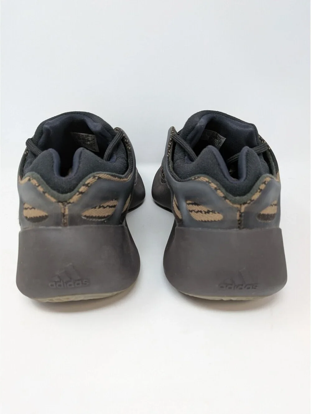 adidas Yeezy 700 V3 Clay Brown GY0189 Men's Size 10.5 OG Box Extra Laces